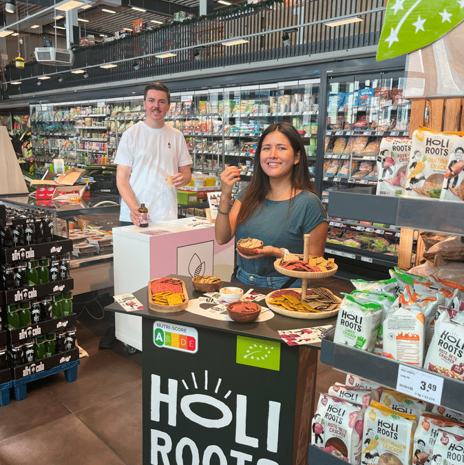 Founders of Holiroots and Erfrischerling doing testings in REWE Roth