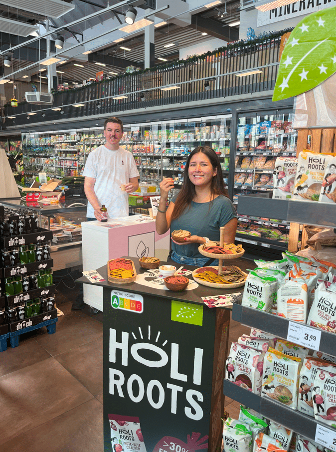 Founders of Holiroots and Erfrischerling doing testings in REWE Roth