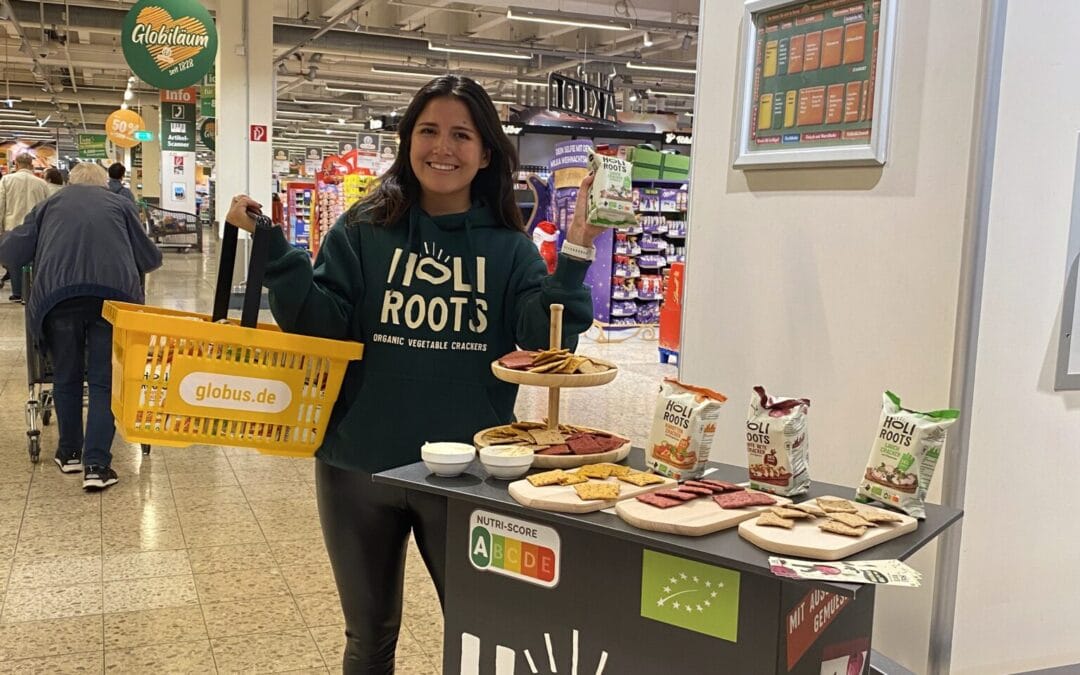 Holiroots Verkostungsstand im Globus mit den Bio Gemüse Knäckebroten